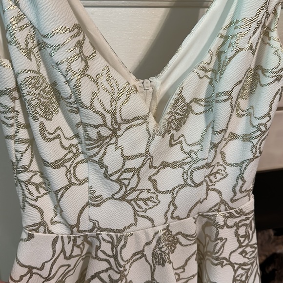 B Darlin party Dress White with Gold Flowers Flowy Size f1 2 Perfect semiformal - Picture 2 of 6